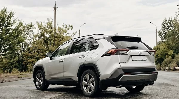 Аренда Тойота РАВ 4 АТ