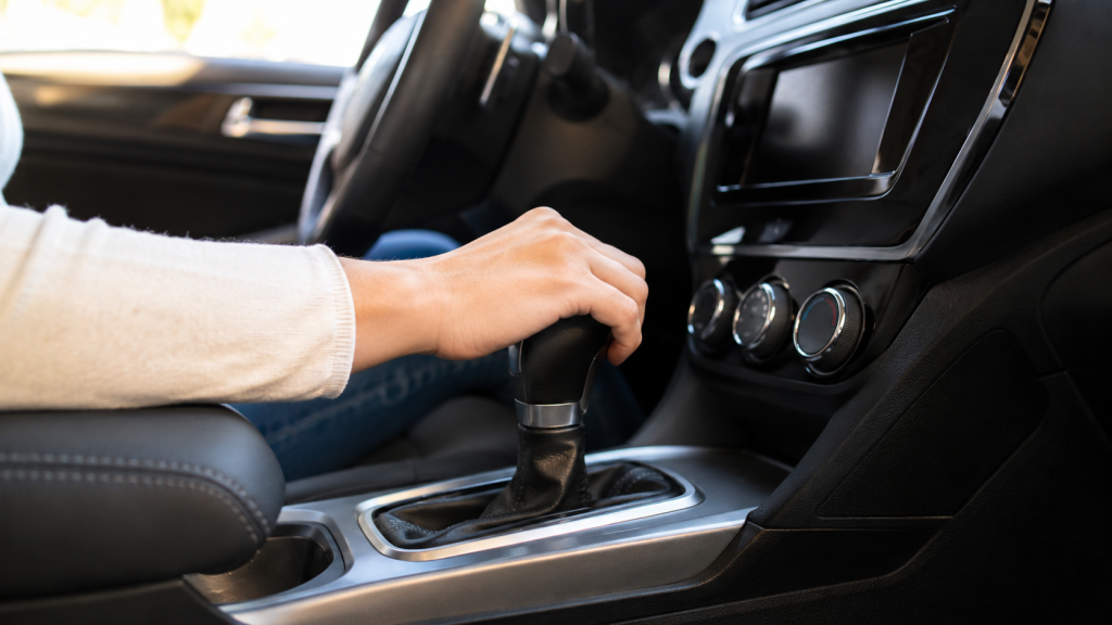 Салон автомобиля с автоматической коробкой передач для новичка